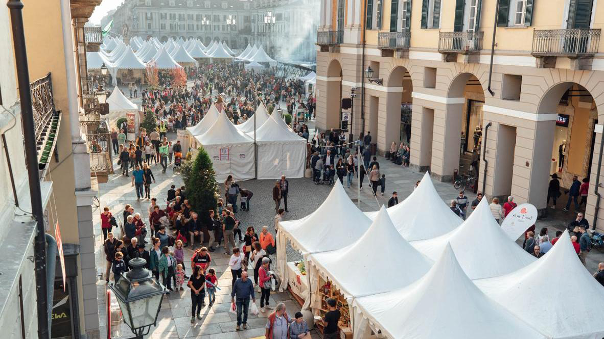 Il centro storico di Cuneo durante la Fiera del Marrone
