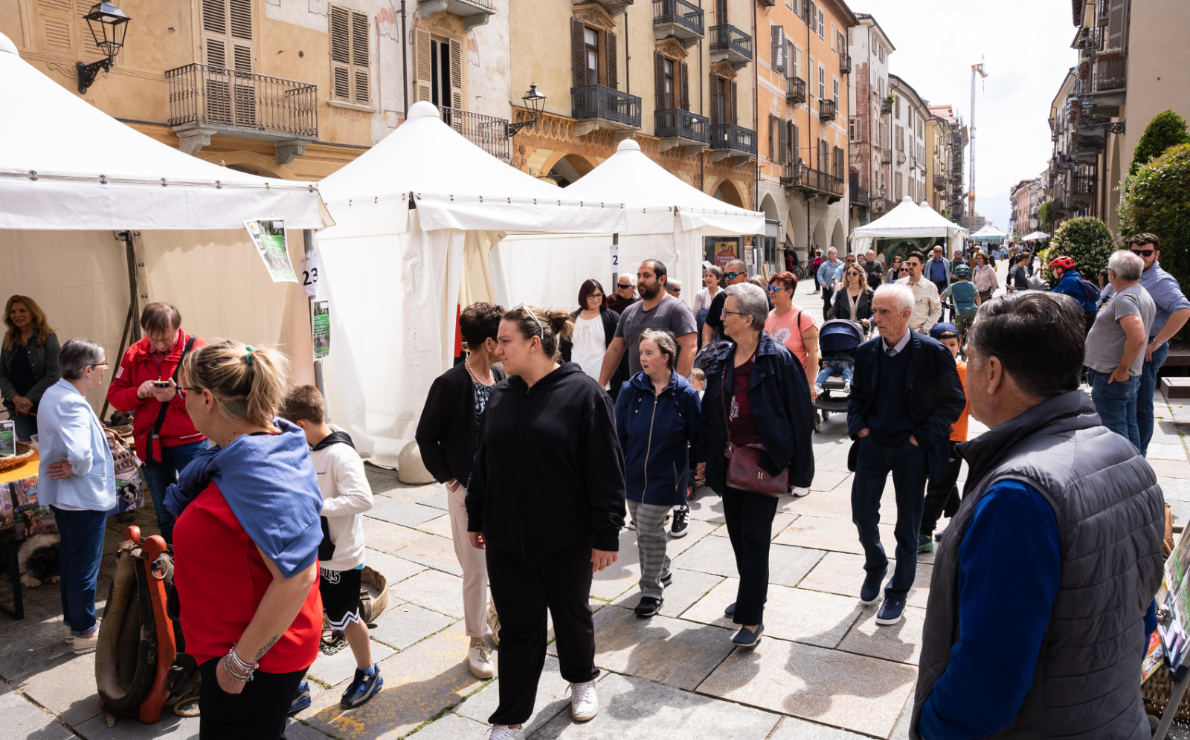 Il villaggio alpino in via Roma durante il Cuneo Montagna Festival 2024