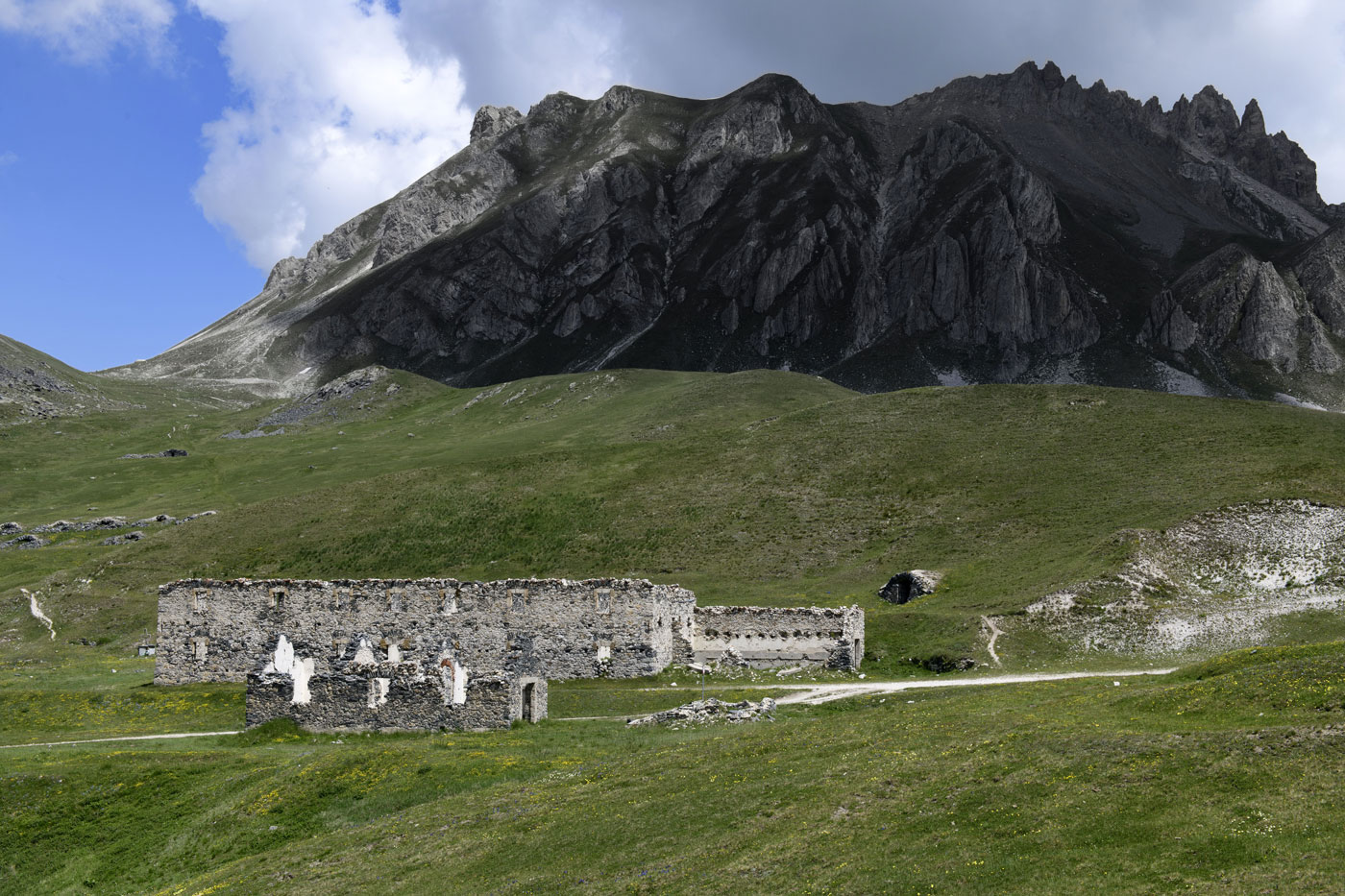 At the Edge of Oblivion. The Forts of the Maritime Alps